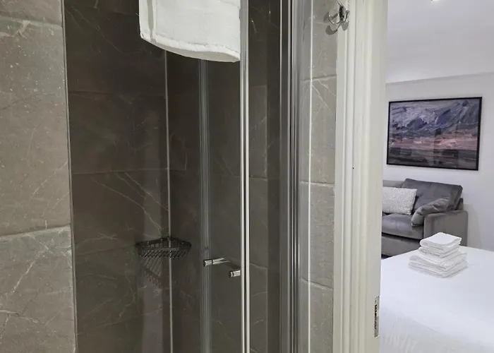 מלון דירות Dublin Central Suites 3*