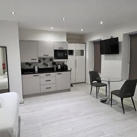 Dublin Central Suites 3*